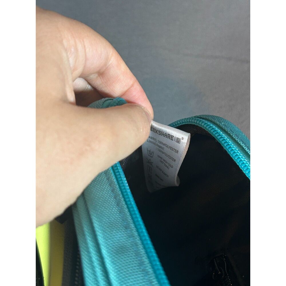 GeekShare Crossbody Travel Bag Nintendo Switch OLED Console Carrying Case